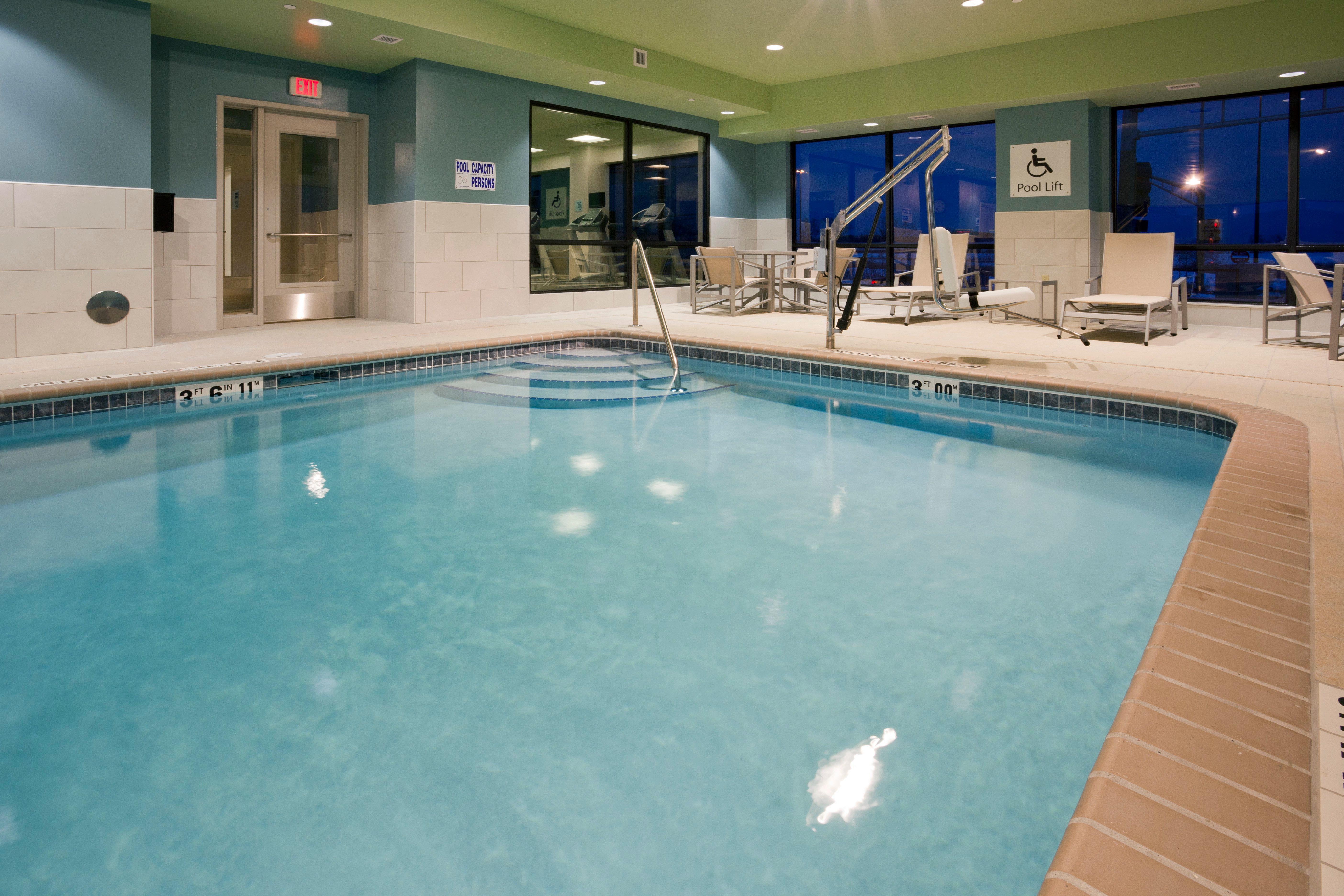 Holiday Inn Express Roseville-St. Paul By Ihg Exterior foto