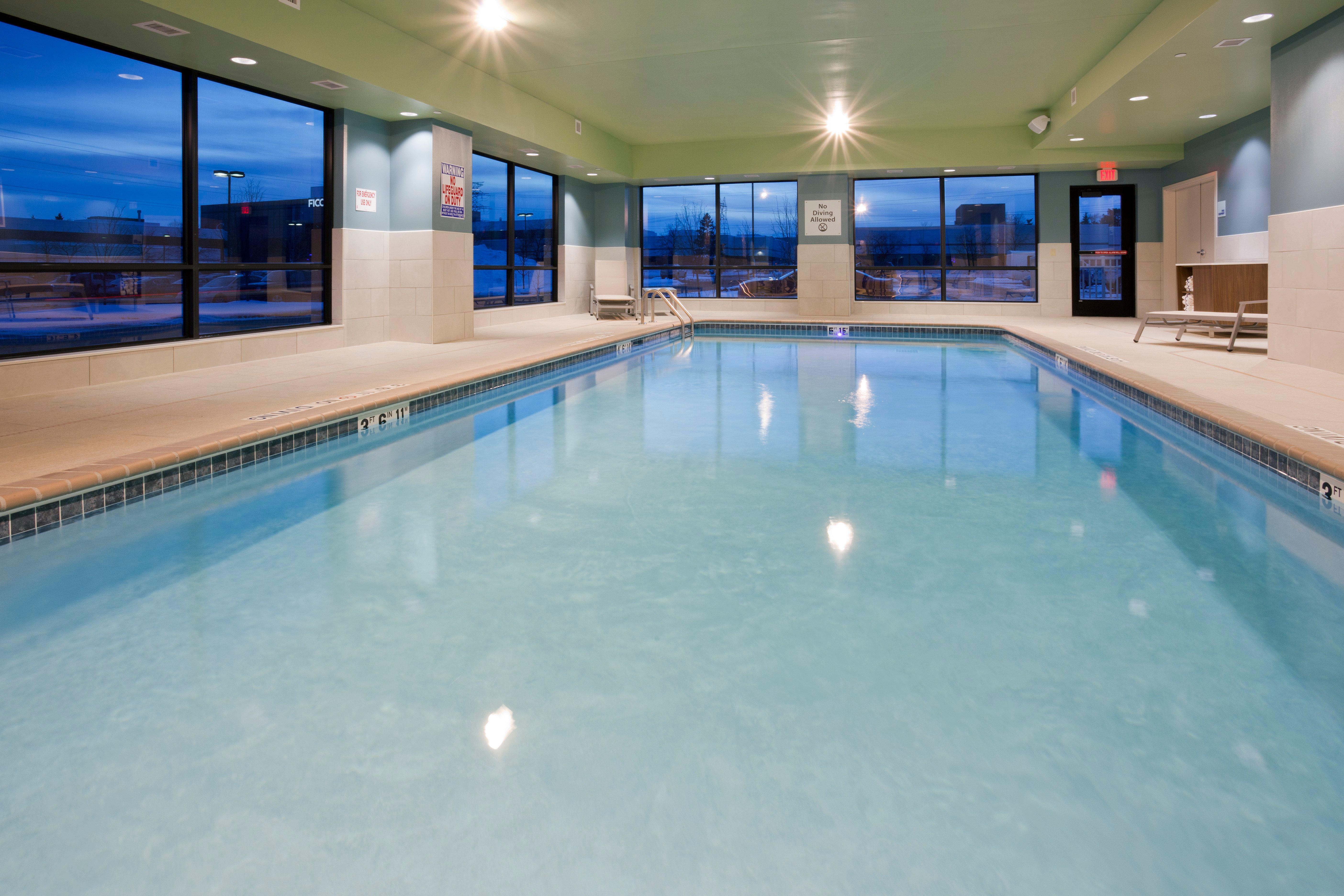 Holiday Inn Express Roseville-St. Paul By Ihg Exterior foto